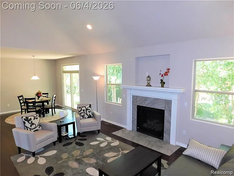 20955 Oak Ridge Dr — Photo 3