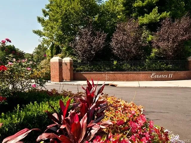 91 Duck Pond Dr — Photo 1