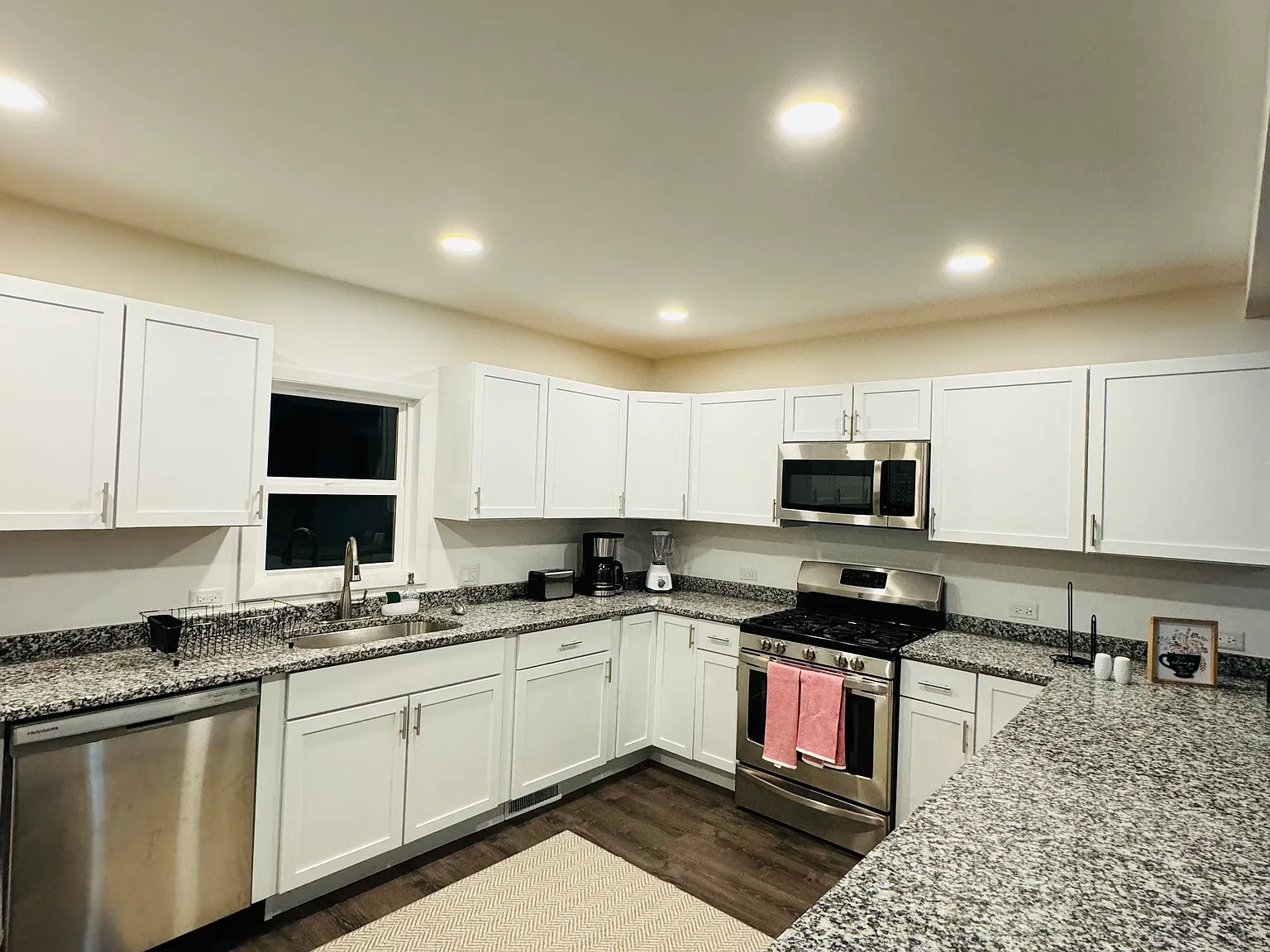 7 bed, 2000 sqft, $875 — Photo 4