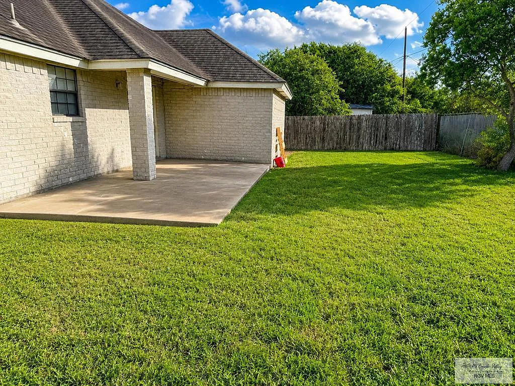 3 bed, 2.0 bath, 1278 sqft, $1,700 — Photo 2