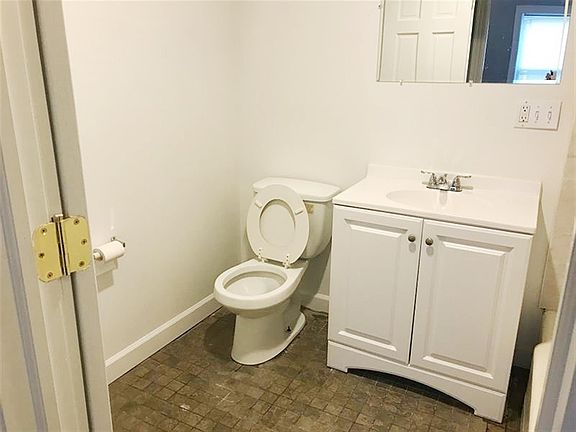 5th image of 295-297 Windsor St #1