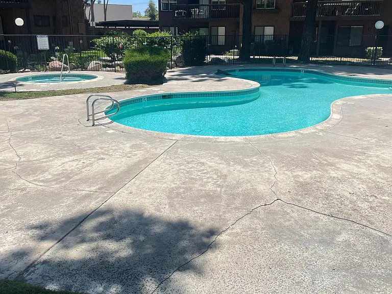 320 W Walnut St #30 — Photo 17