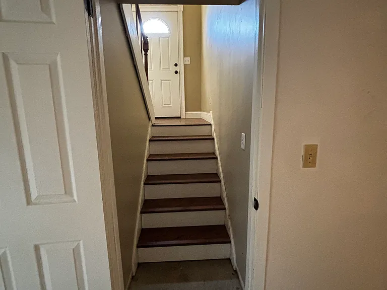 204 Windsor Ln — Photo 9