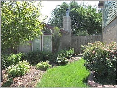 Beautiful variety of plants and flowers gives this great cur