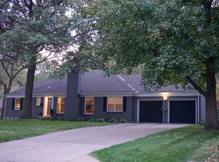 9612 Manor Rd, Leawood, KS 66206