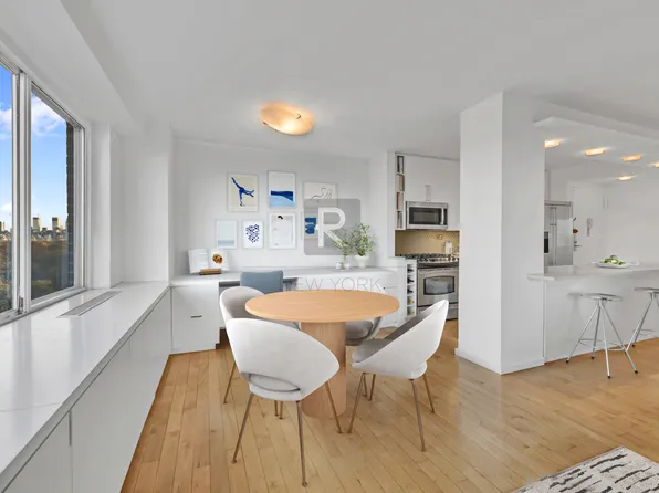 400 Central Park West image 2 of 14