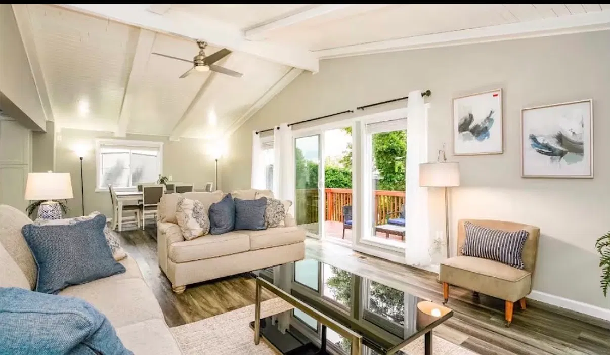 5 bed, 2300 sqft, $4,800 — Photo 4