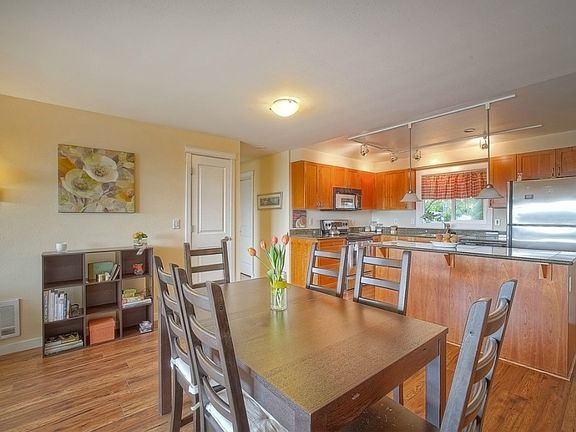5th image of 1818 Bigelow Ave N APT 303