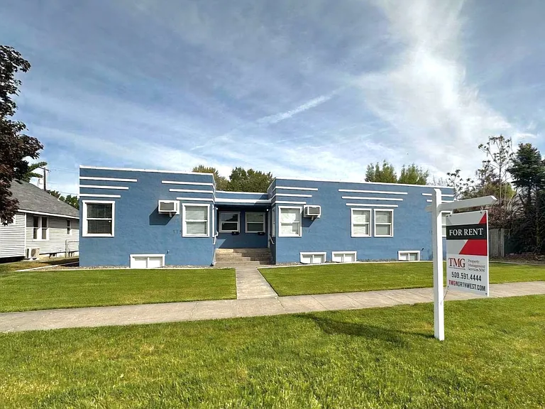 711 W Bonneville St — Photo 2