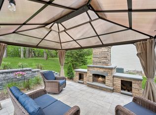 4111 Oakbrooke Curv, Eagan, MN 55122