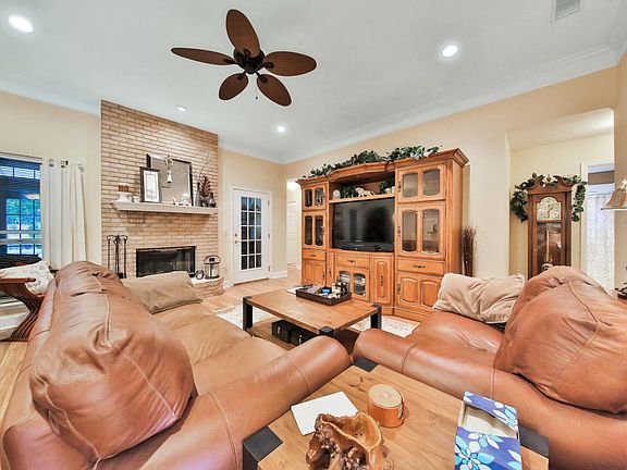5th image of 2416 Hawkcrest Dr E