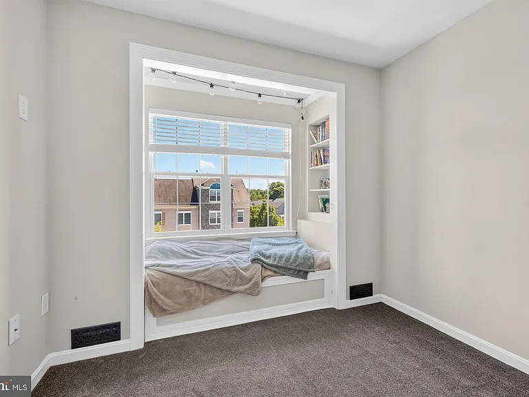 121 Polo Way — Photo 34