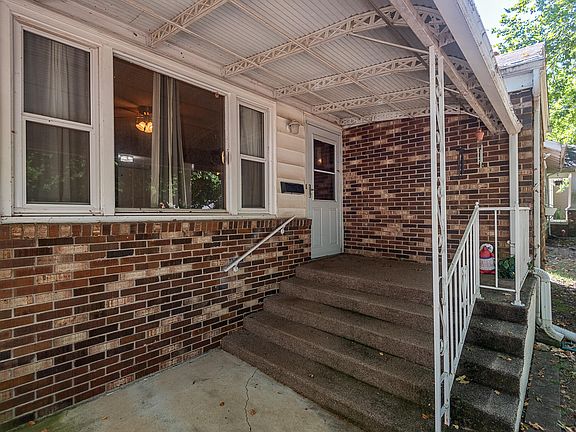 2nd image of 1520 S Roanoke Avenue