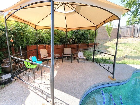 5th image of 7131 Valeriana Ave