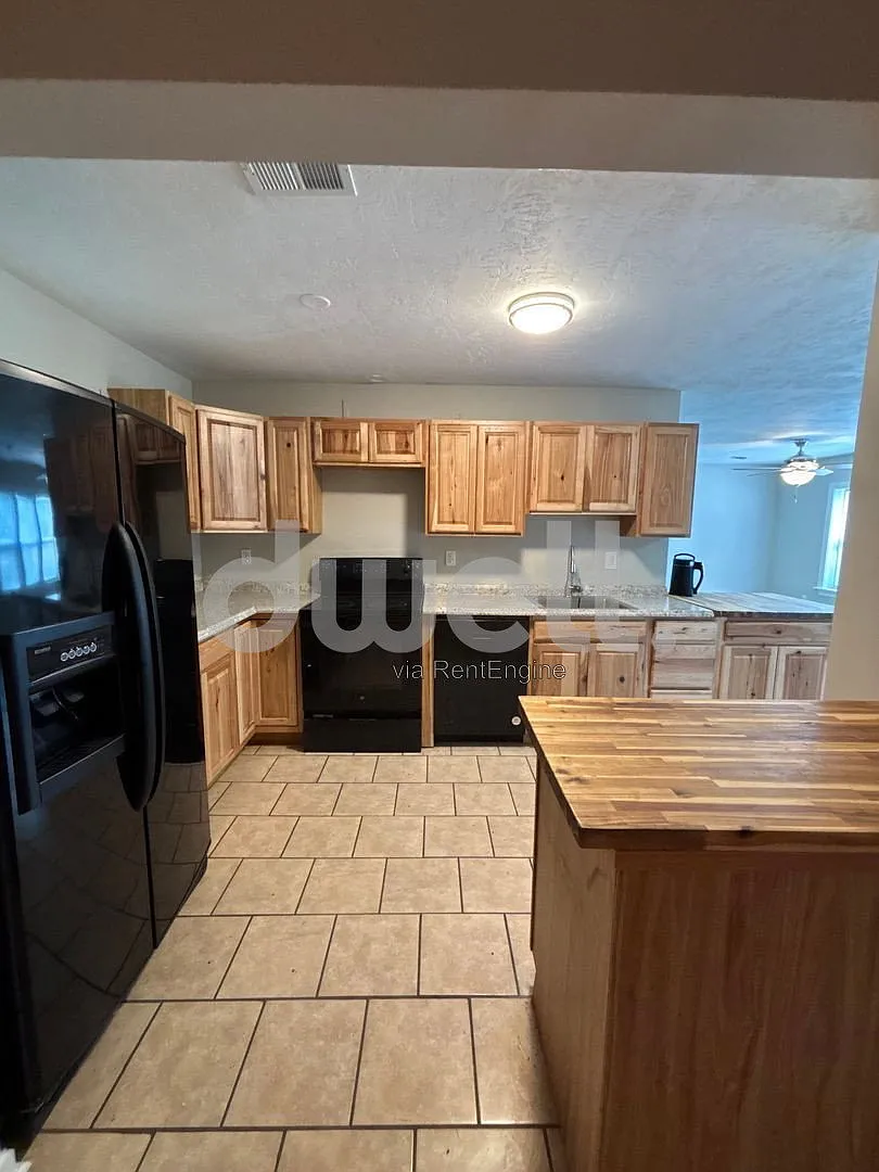 3 bed, 1.0 bath, 1878 sqft, $1,380 — Photo 4