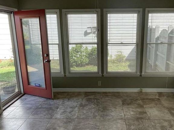 4th image of 103 Windward Ct