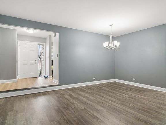 4th image of 927 Hidden Lake Dr