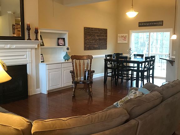 2nd image of 615 Applewood Ct