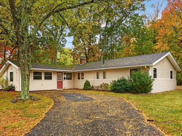 24 Raleigh Rd, Framingham, MA 01701