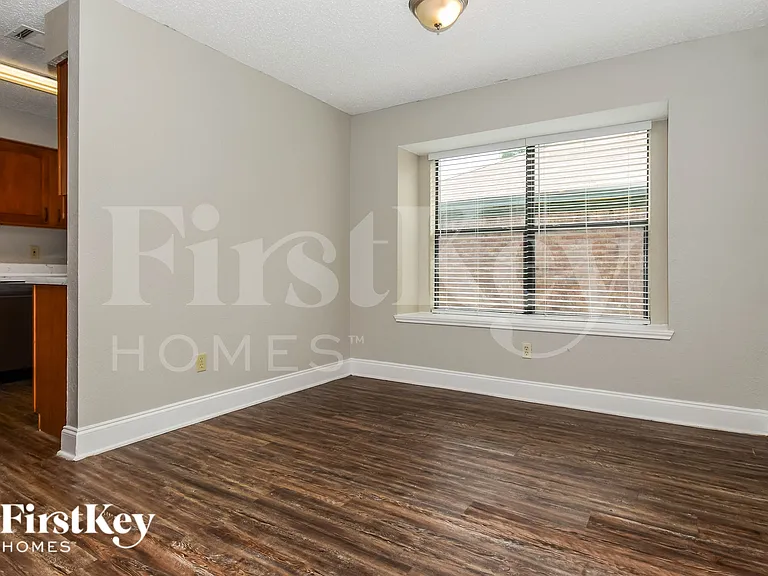 1007 Creighton Ct — Photo 5