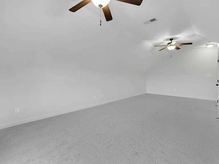 402 Lucy Cir — Photo 34