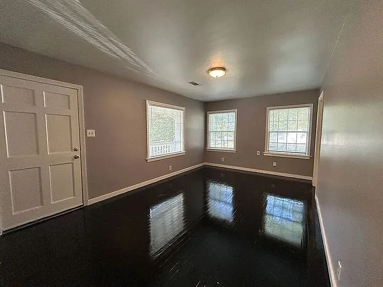 923 Vanderbilt St — Photo 10