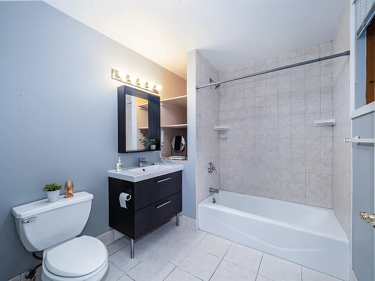 323 Jackson St — Photo 14
