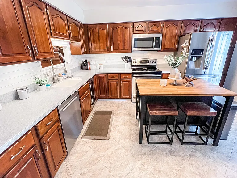 108 Gretna Green Ct — Photo 9