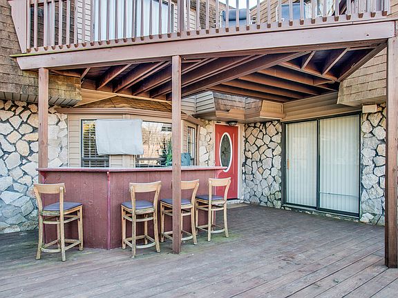Built-In Covered Bar Area
