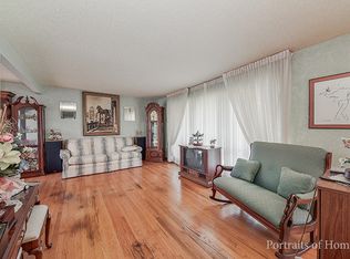10300 S Michael Dr, Palos Hills, IL