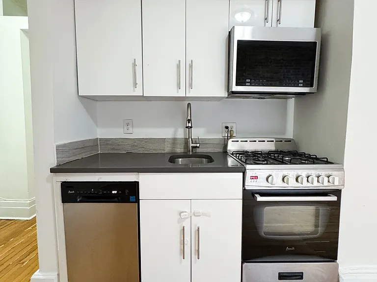 555 W 151st St #42 — Photo 2