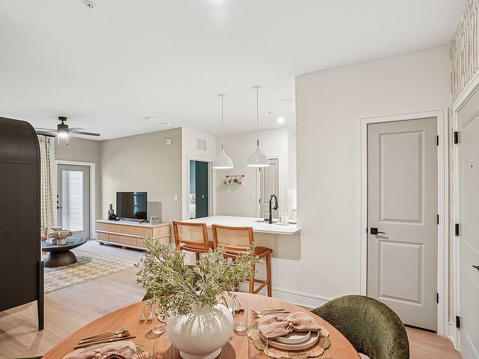 Dining Area and Kitchen Peninsula with Seating Space and View into Living Room