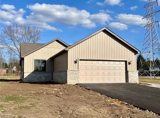 1103 Shadow Ridge Dr, Niles, OH 44446