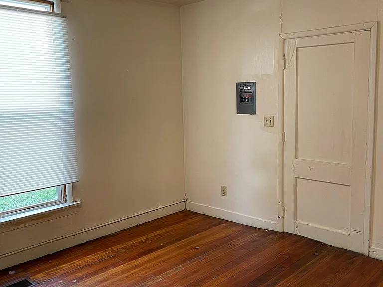 816 E Market St #A — Photo 10