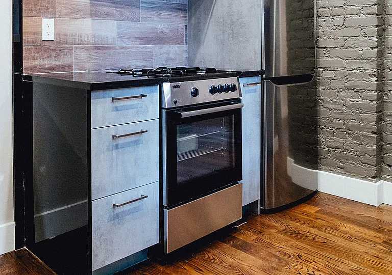206 Scholes St #9 — Photo 3