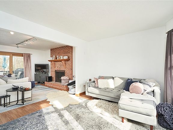 5th image of 221 Lake Front Dr