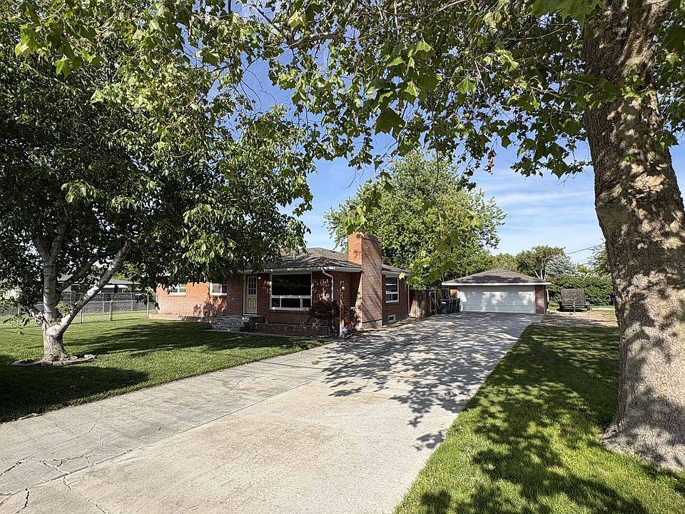 1st image of 821 N Road 48