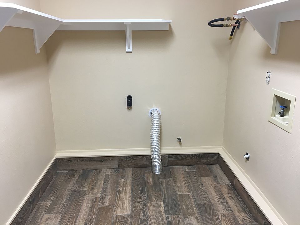 Laundry Room w/ doggie door
