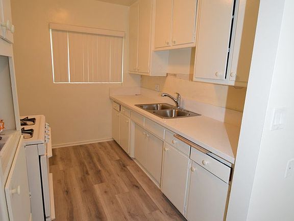 4th image of 1700 Ventura Blvd APT 1D