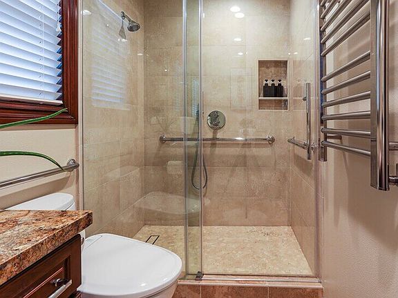 BR 2 w/ Heated Towel Rack