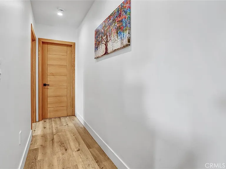 6902 Corbin Ave — Photo 6