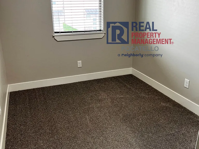 179 Park Lawn Dr #8 — Photo 13