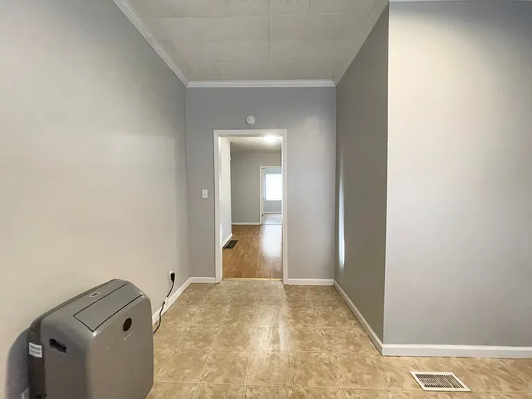 118 N Martin St — Photo 4