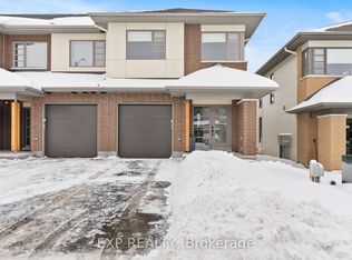 687 Honeydew St, Ottawa, ON K1X0K5