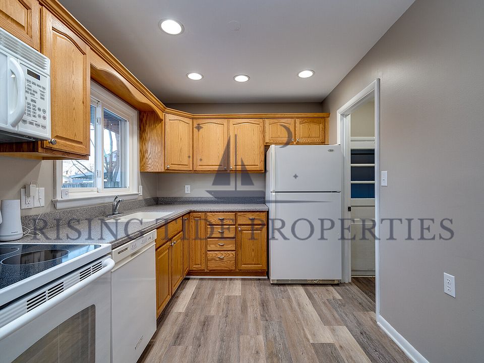 1st image of 555 Lohnes Dr