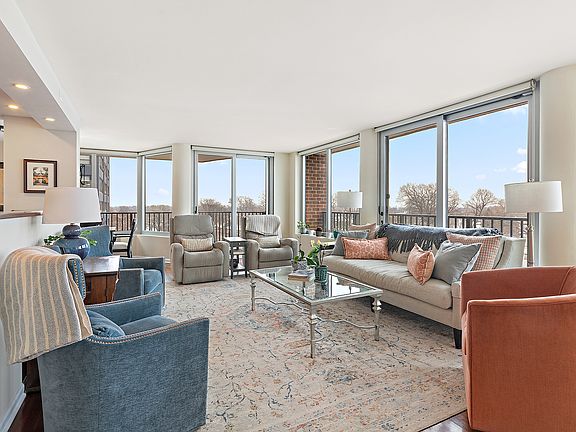 3rd image of 4170 N Marine Dr APT 6B