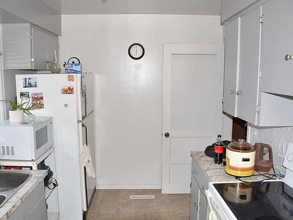 4th image of 9526 86th Ave