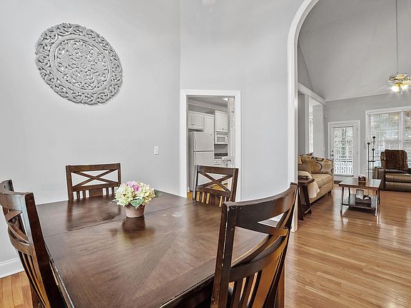 4th image of 305 Pinewood Cottage Ln