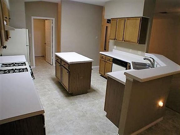 3rd image of 17808 Park Valley Dr