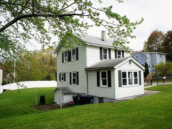 3rd image of 24 Pine Ave